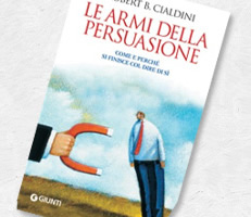 Ecco i 6 Principi di Persuasione scoperti da Robert Cialdini che TUTTI dovrebbero CONOSCERE per essere liberi